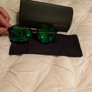 Mirrored wild fox aviator